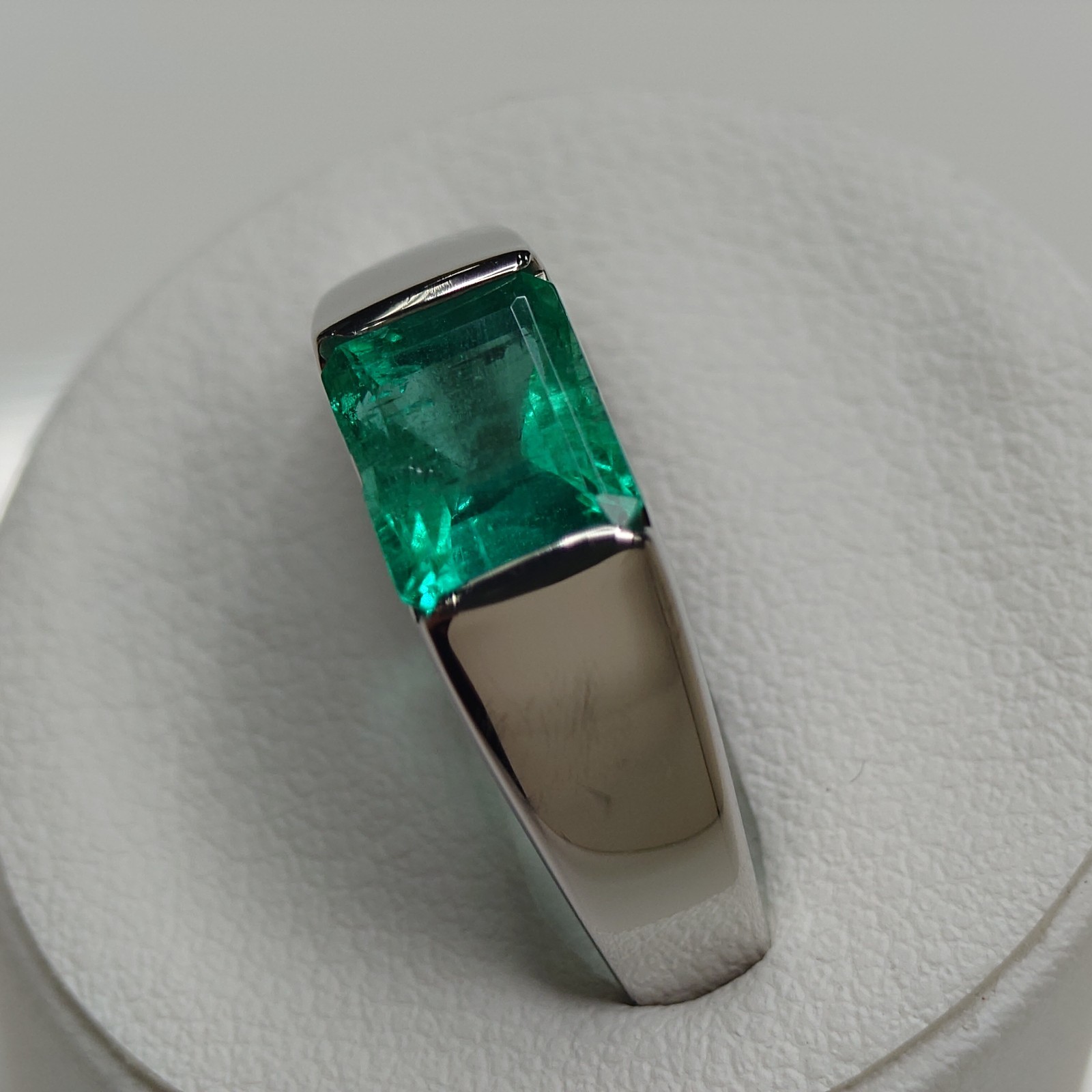 Emerald Ring, 900 Platinum RING Pt900 E1.88 jew0005 Imported from Japan