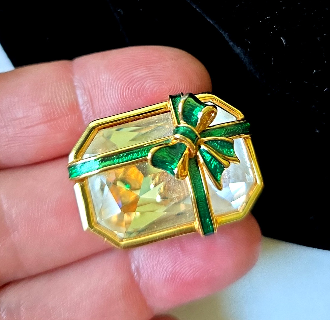 Vintage Swarovski Swan Mark Christmas Gift Crystal Pin Brooch