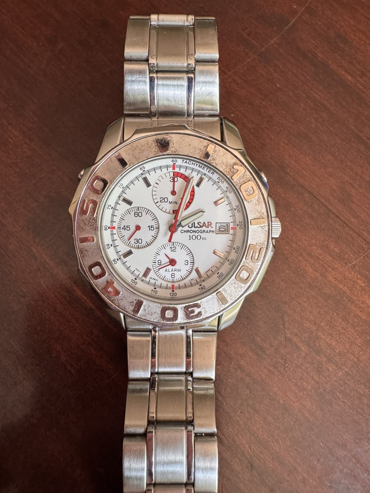 Vintage Pulsar Y182-6D20 Chronograph Alarm Watch Runs New Battery White Dial