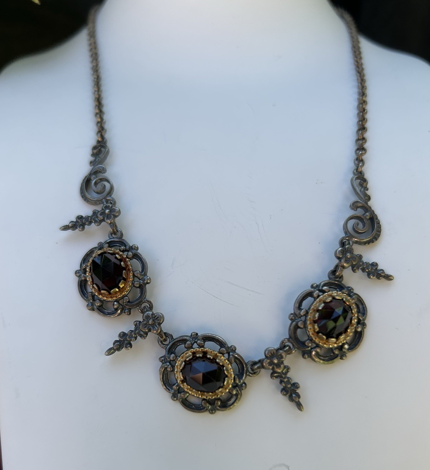 Beautiful vintage 835 silver costume necklace with natural garnets