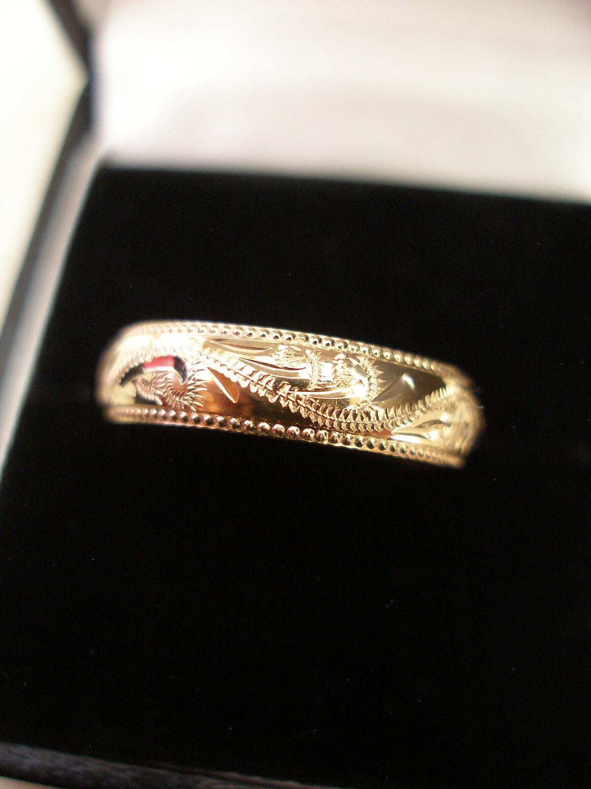 9 CARAT YELLOW GOLD 5MM HAND ENGRAVED HEAVY D SHAPE WEDDING RING BRAND NEW IN BX