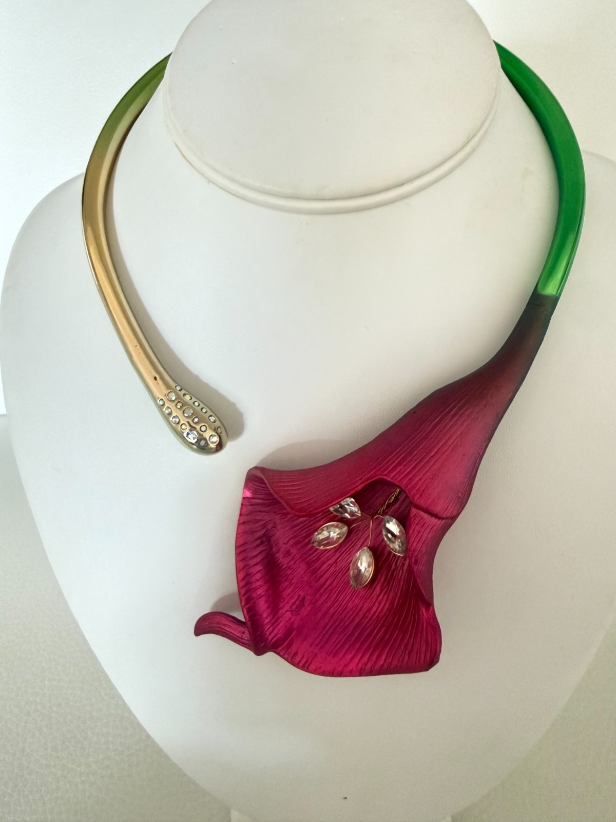 NWT BETSEY JOHNSON Calla Lily Collar Necklace Floral Design $128 purple pink