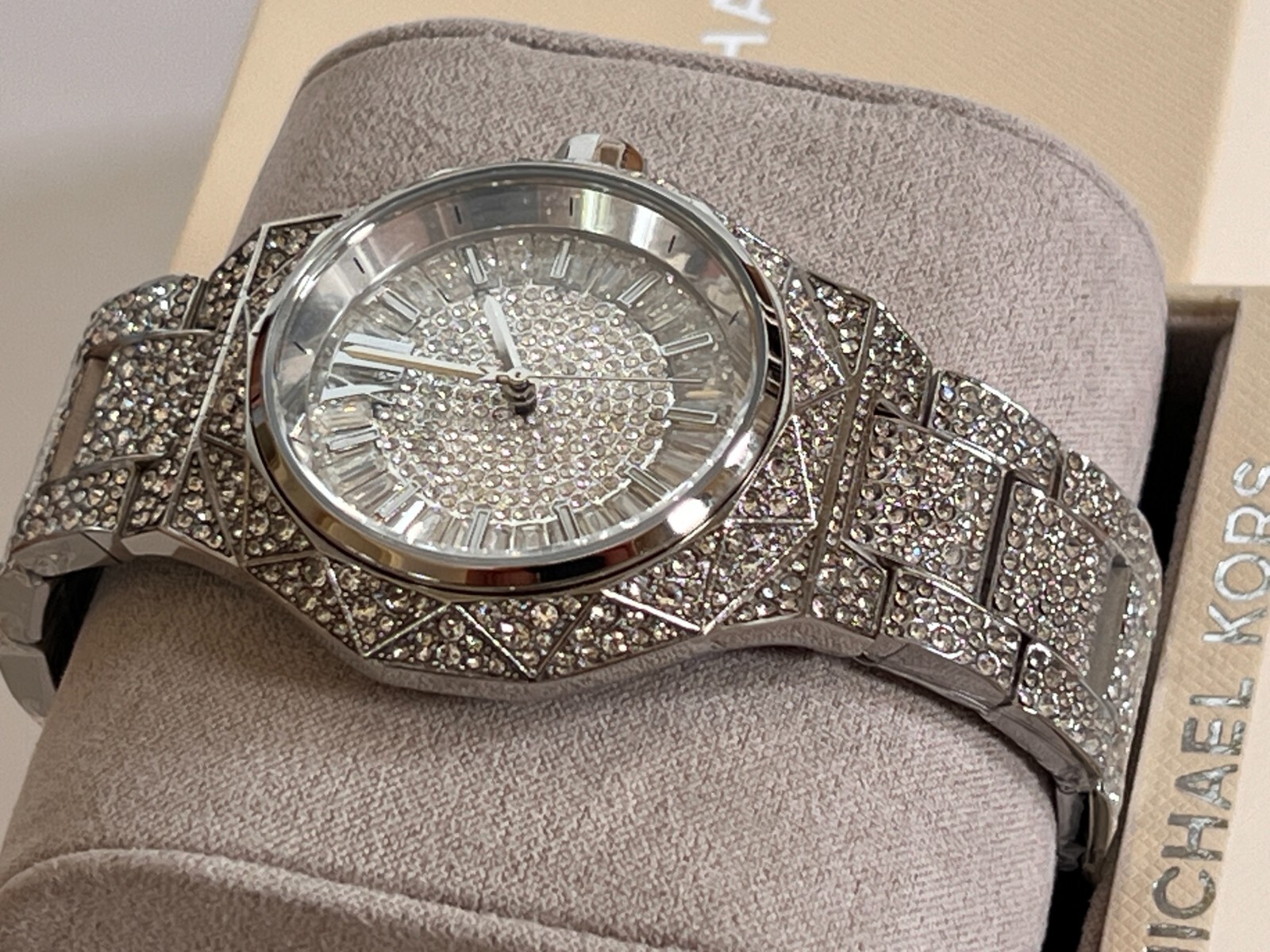 MICHAEL KORS MK4691 Raquel Pave Women’s Silver-Tone Crystal Pave Watch BNIB $495