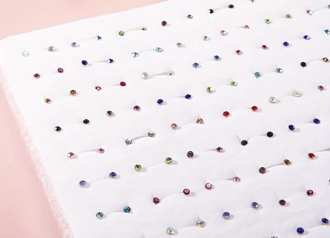 Earings Of 2mm Colored Diamond Plastic , 10 pairs.