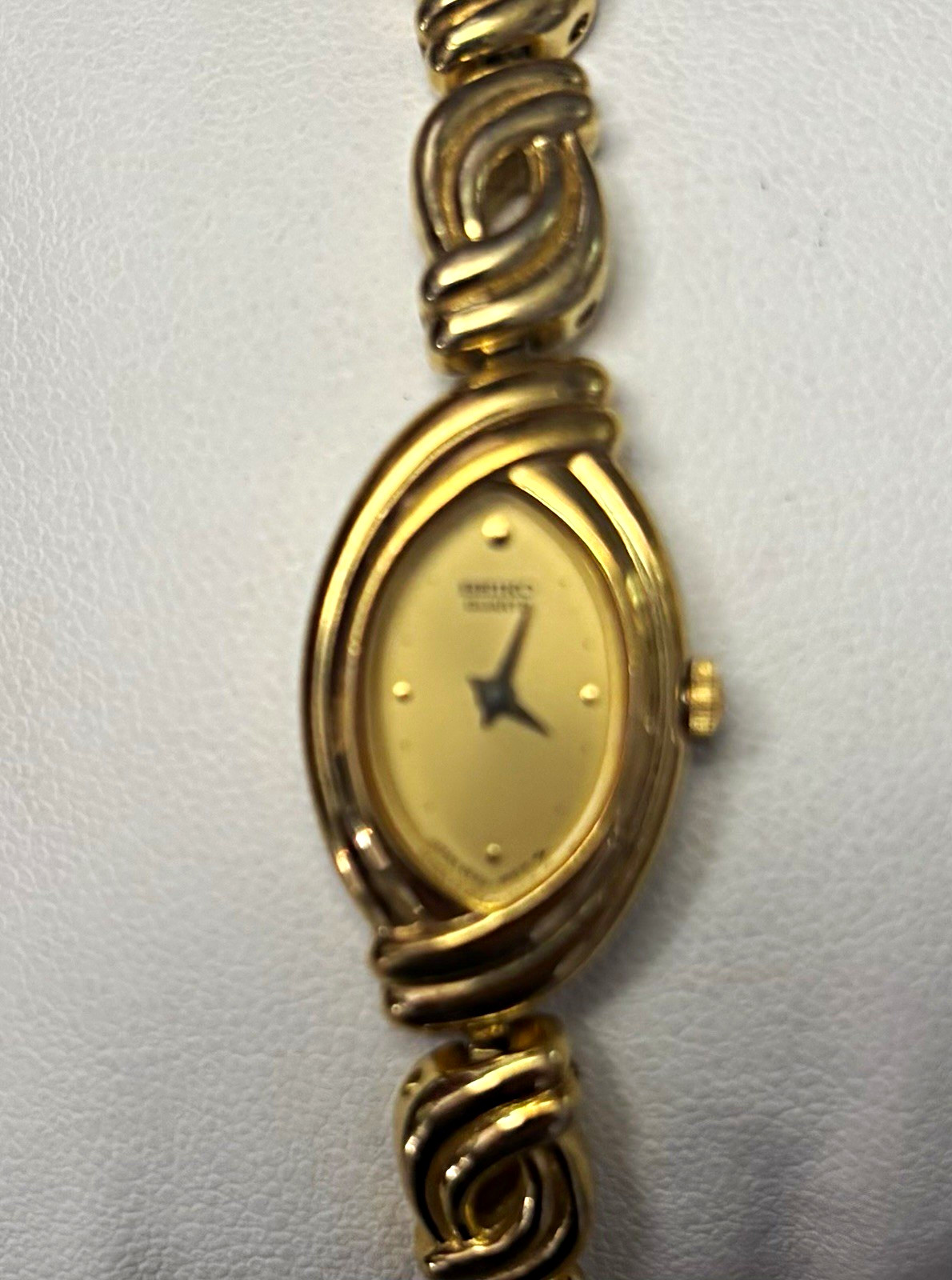 Seiko 2E20-6510 Quartz Women’s Gold Tone Oval Dial Analog Wristwatch RUNS WELL