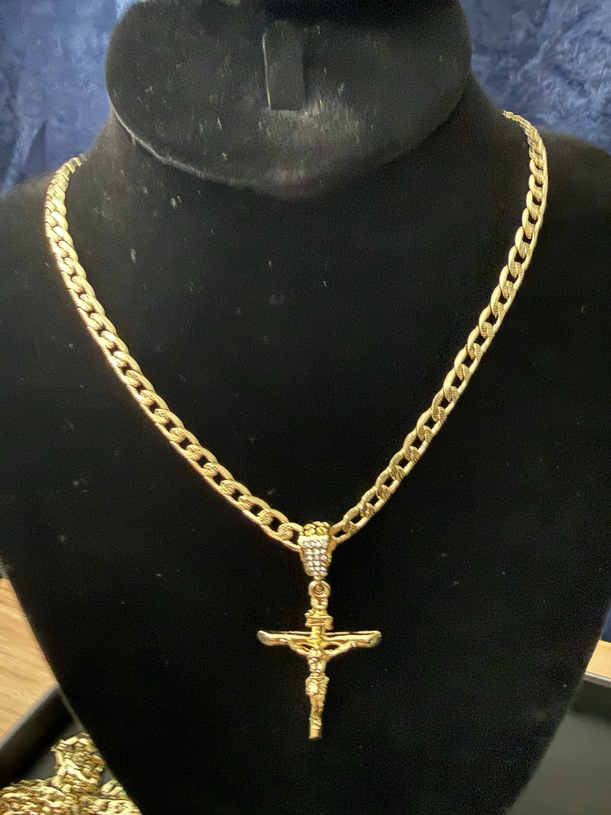 High Quality Gold Plated Necklace With Medallion