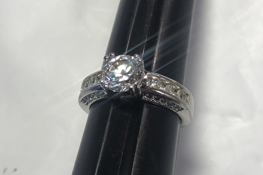 Ring Silver Tone White Colorless Glass Crystal Rhinestone Engagement Bridal Sz 9