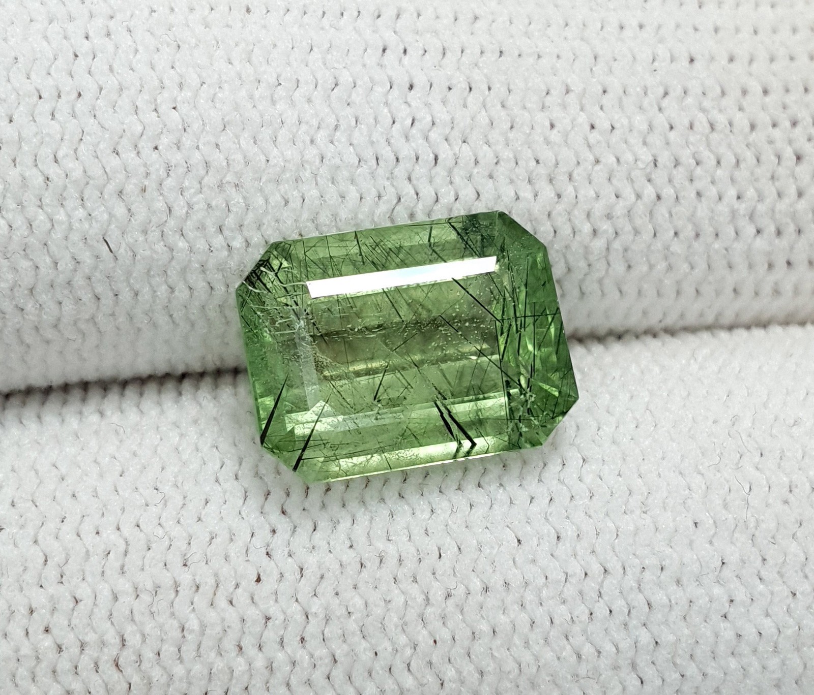 Top Grade Quality Natural Rutile Peridot Loose Faceted Gemstone (5.45 Carats)