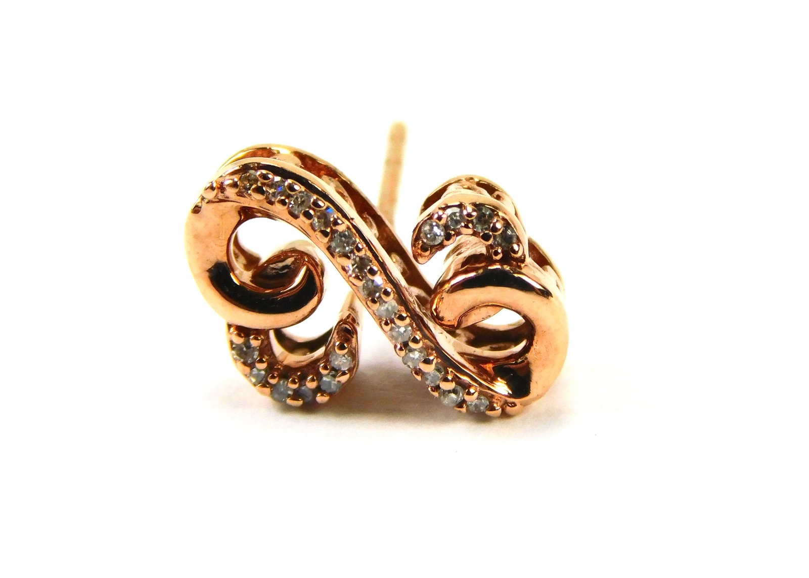 Beautiful 10K Rose Gold Diamond Designer’s Marked Stud Earrings Jewelry