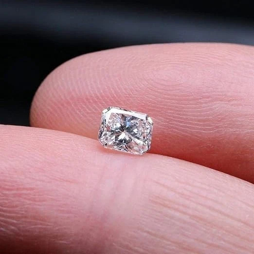 Natural White Diamond 3.50 CT Radiant Cut 8×10 mm VVS1 D Grade Certified Stone