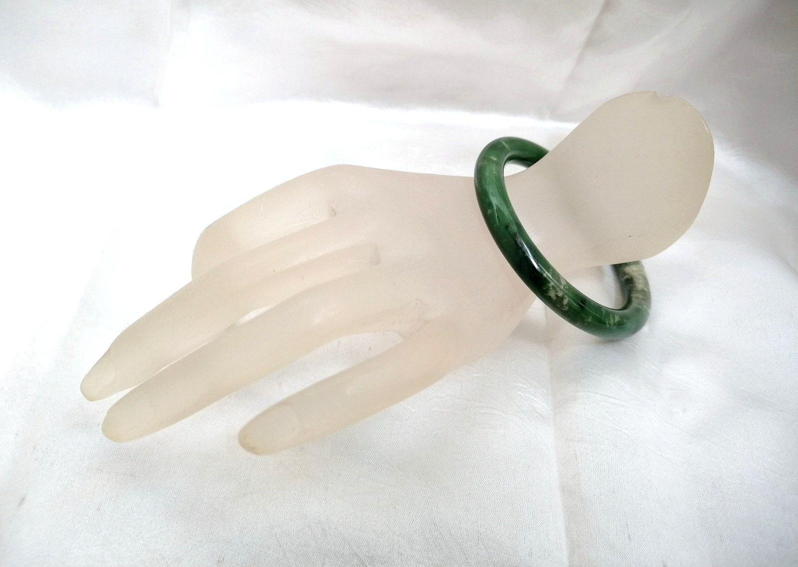 BEAUTIFUL ANTIQUE AUTHENTIC GREEN JADE RING BRACELET, CHINA, 1900.