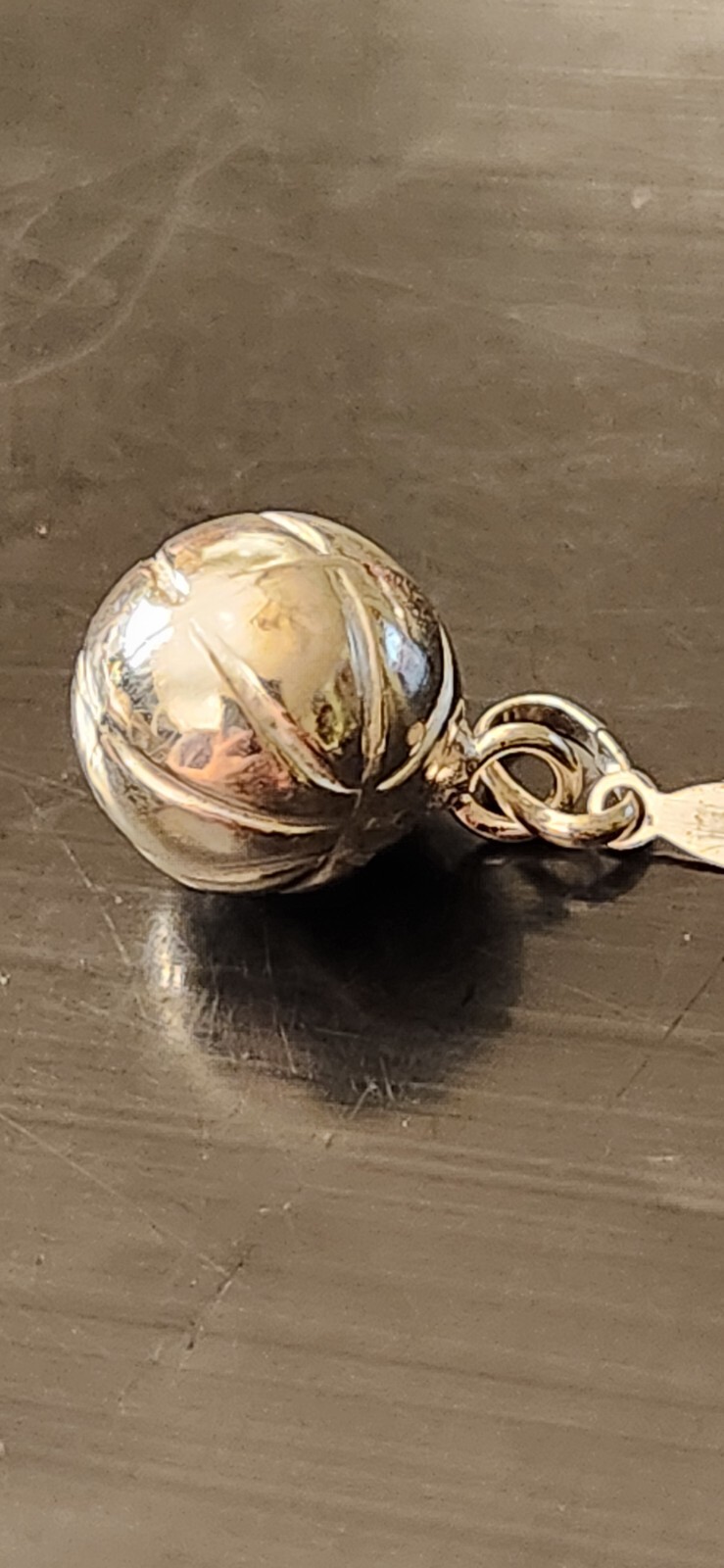 .925 STERLING SILVER ROUND BASKETBALL 1/2″ CHARM/PENDANT ITALY NEW!!!