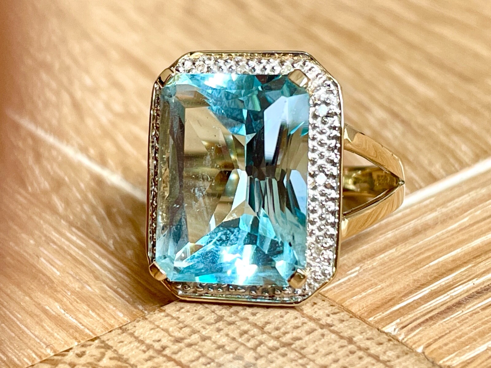 RING with natural DIAMONDS & BLUE TOPAZ 585 / 14K GOLD