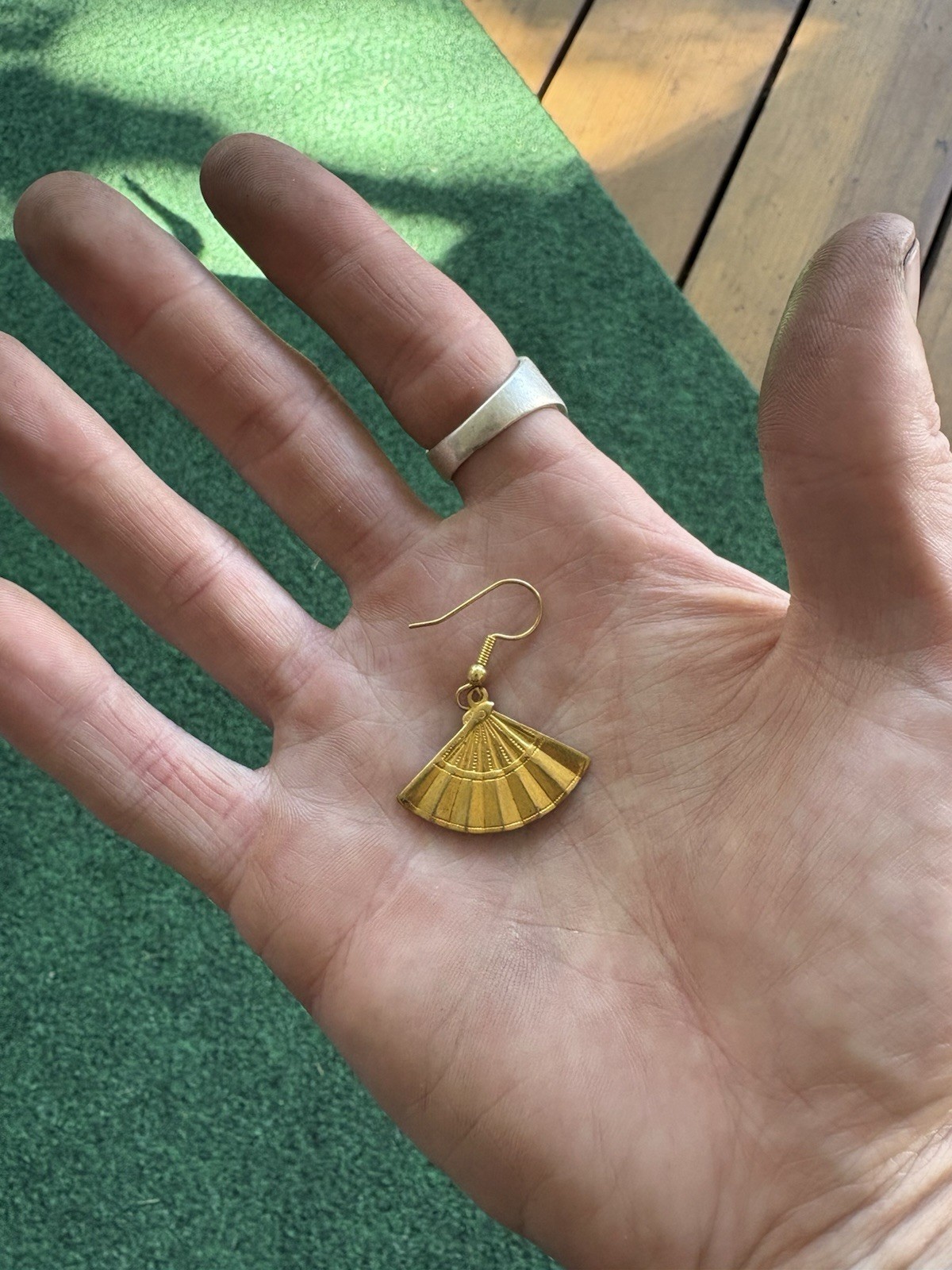 Vintage 1980 Art Deco Gold-Tone Fan Shell-Shaped Dangle Earrings