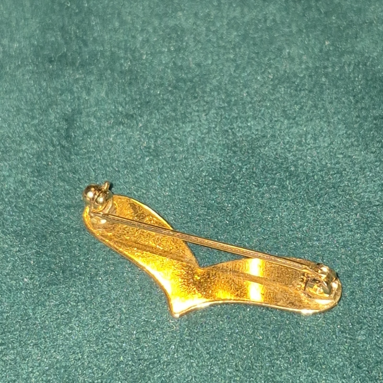 Gold Tone Metal Abstract Wing V Shape Brooch Pin Jacket Sweater Scarf Accessory