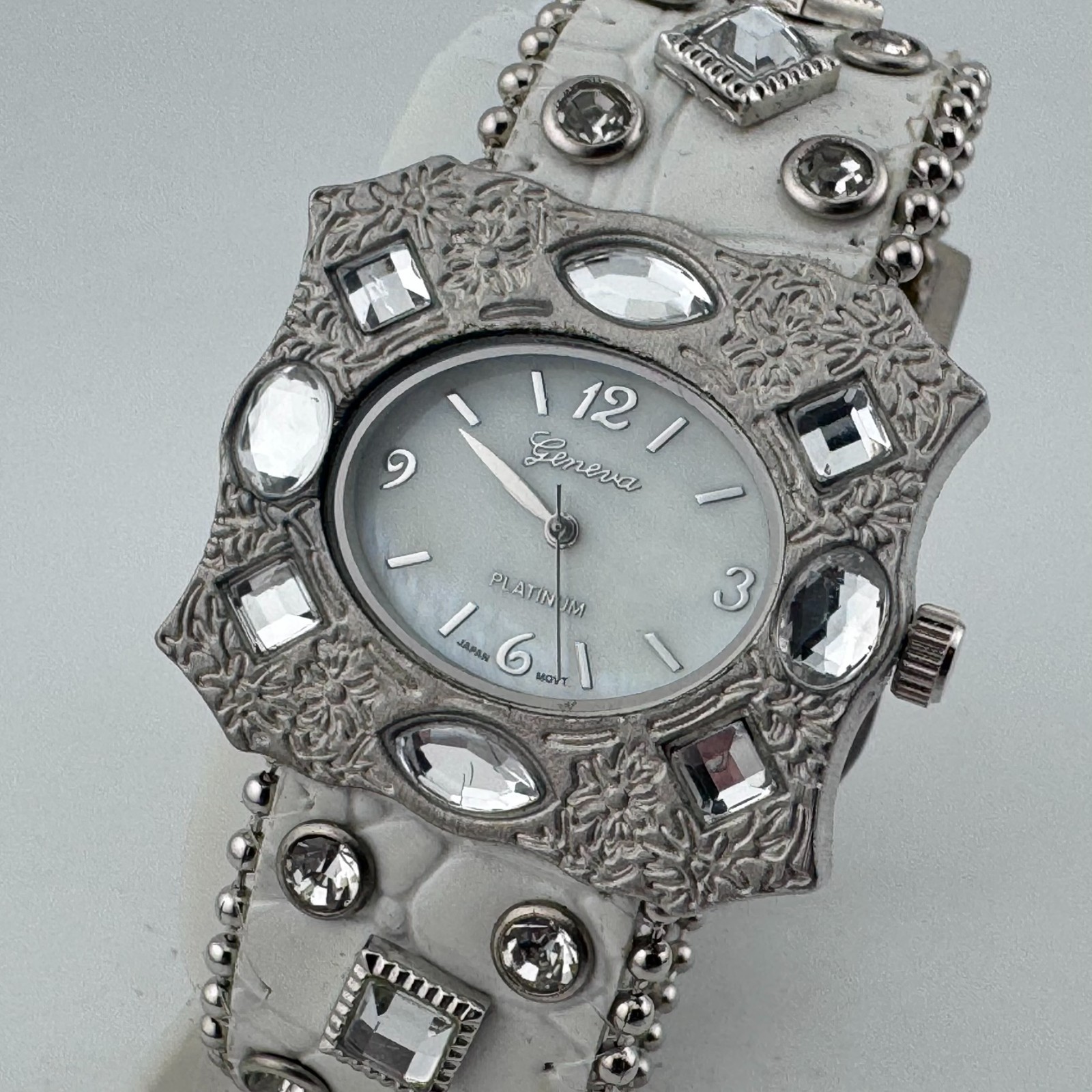 Vintage Geneva Quartz Watch Unisex Silver Cystal MOP Japan Analog New Battery