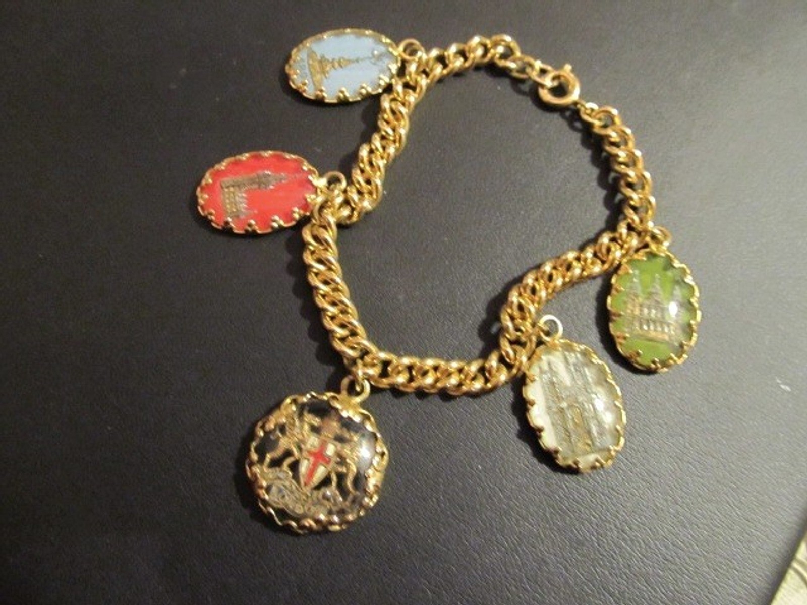 VtG Souvenir Charm BRACELET London Coat of Arms Big Ben Eros +Other Landmarks