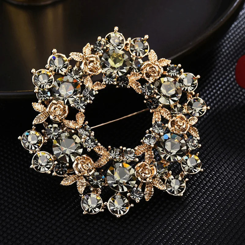 Rhinestone Brooch Wreath Floral Hollow Inlay Lapel Pin Clothing Jewelry