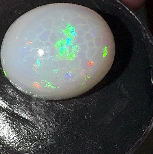 18 carats Ethiopian Opal Oval Cabochon Opal Polished Honeycomb