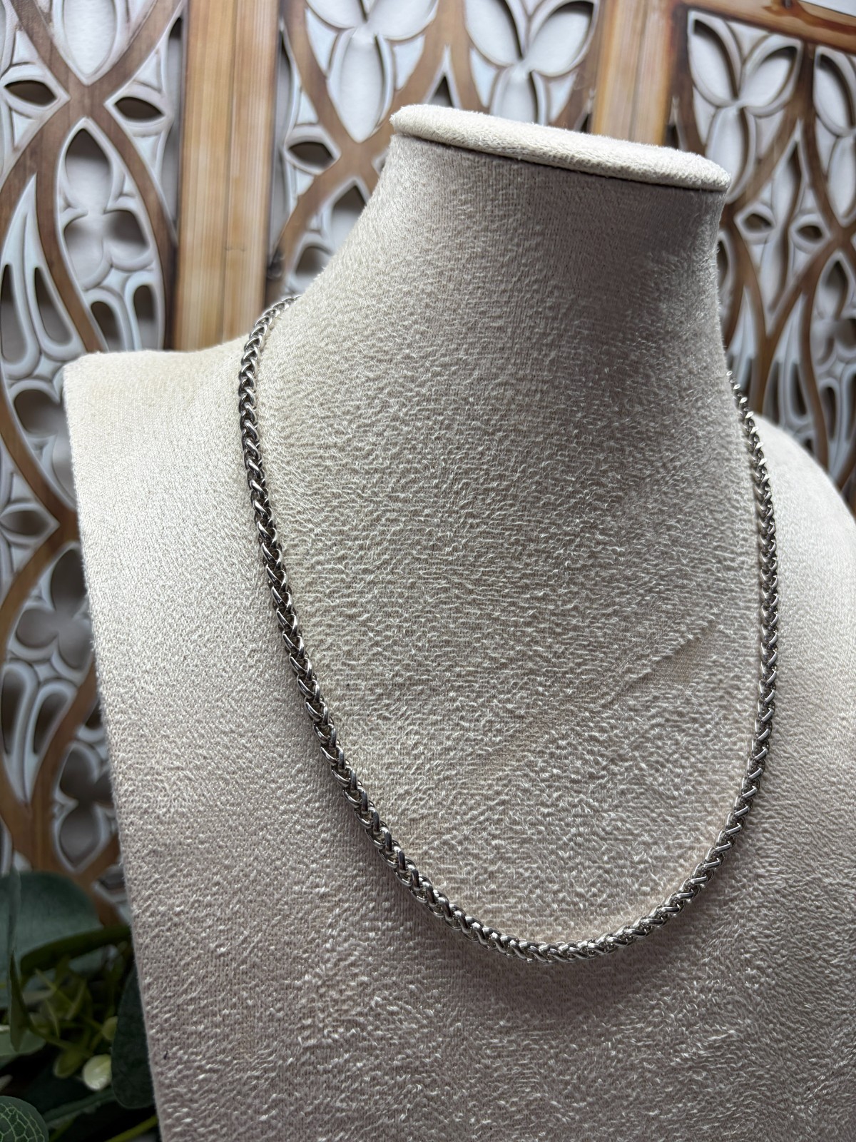 Simple Silver Tone Spaghetti Wheat Chain 18″ 2K Retro Modern Boho – 22g