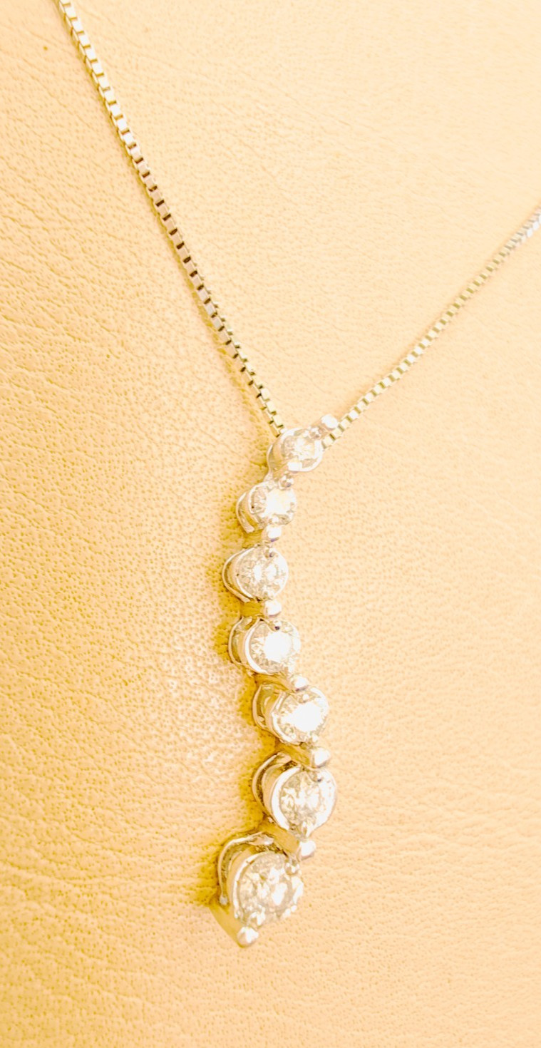 14K White Gold .25 Ct Diamond Drop Pendant Necklace 7‑Stone Bezel 18″ Chain