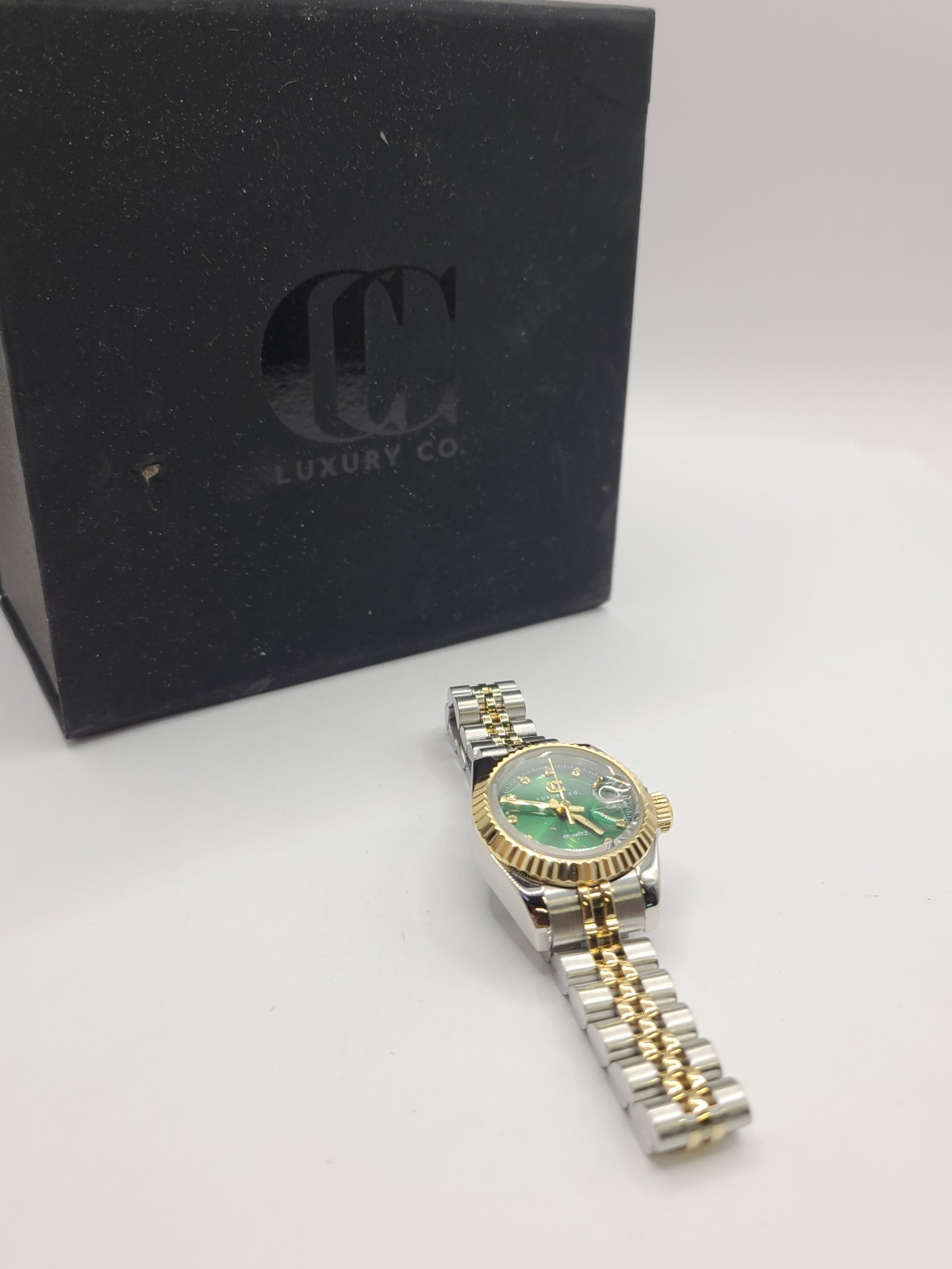 C&C LUXURY CO. TWO-TONE & EMERALD – CC CLASSIC WATCH 28MM