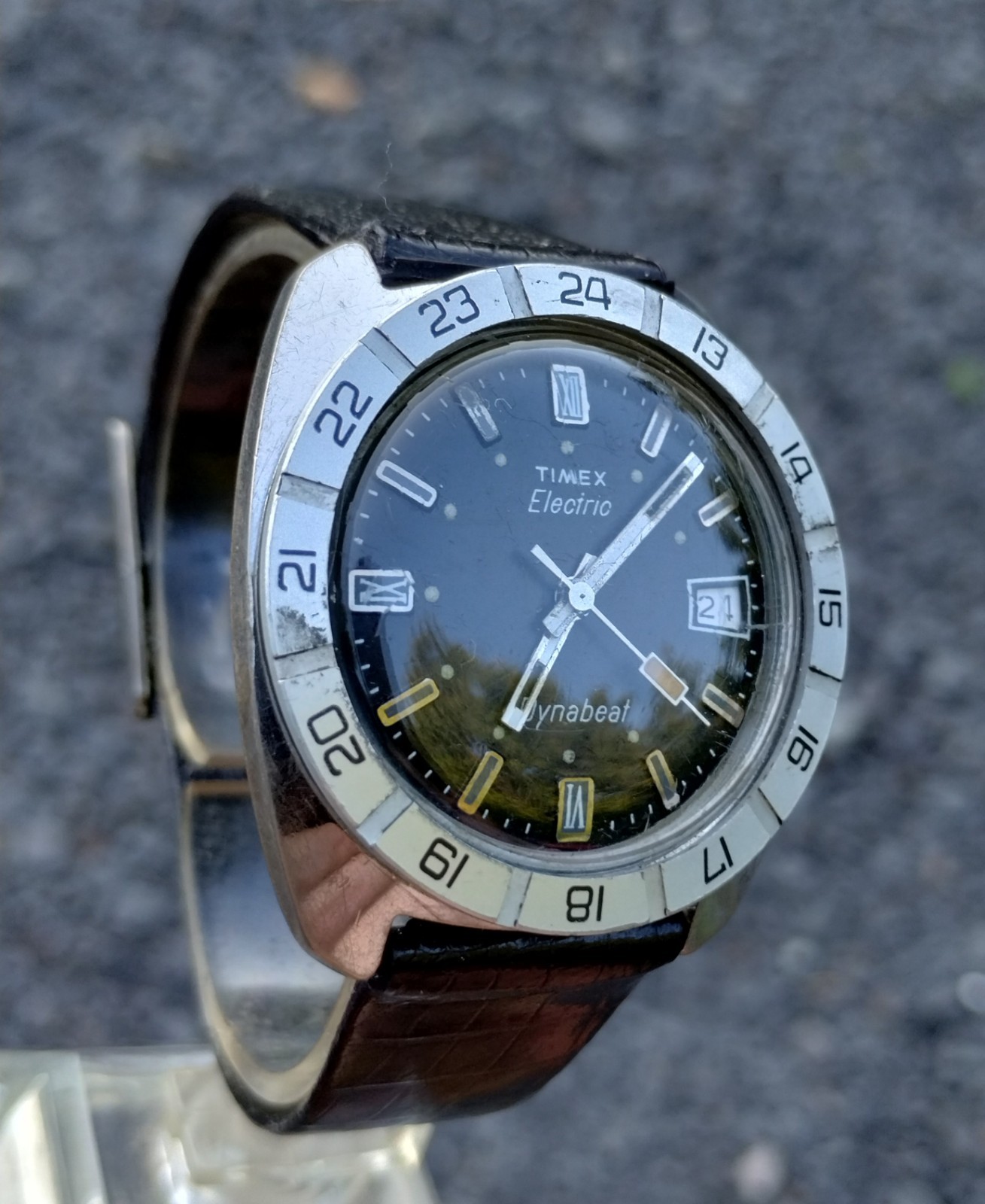 Vintage Timex Electric Dynabeat 35.6mm Black Date Dial Diver Style Watch