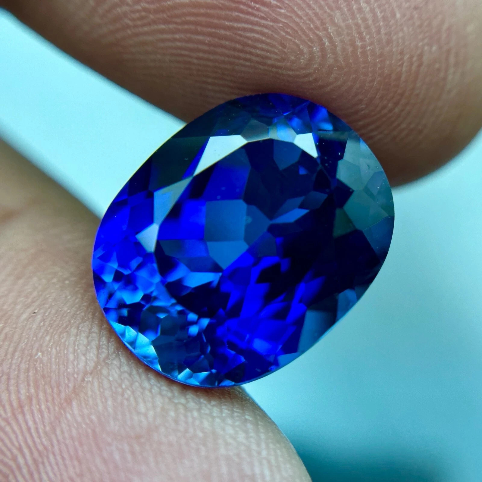 11.70 ct. AWESOME ROYAL BLUE SAPPHIRE (Flame-Fusion) CORUNDUM OVAL GEMSTONE