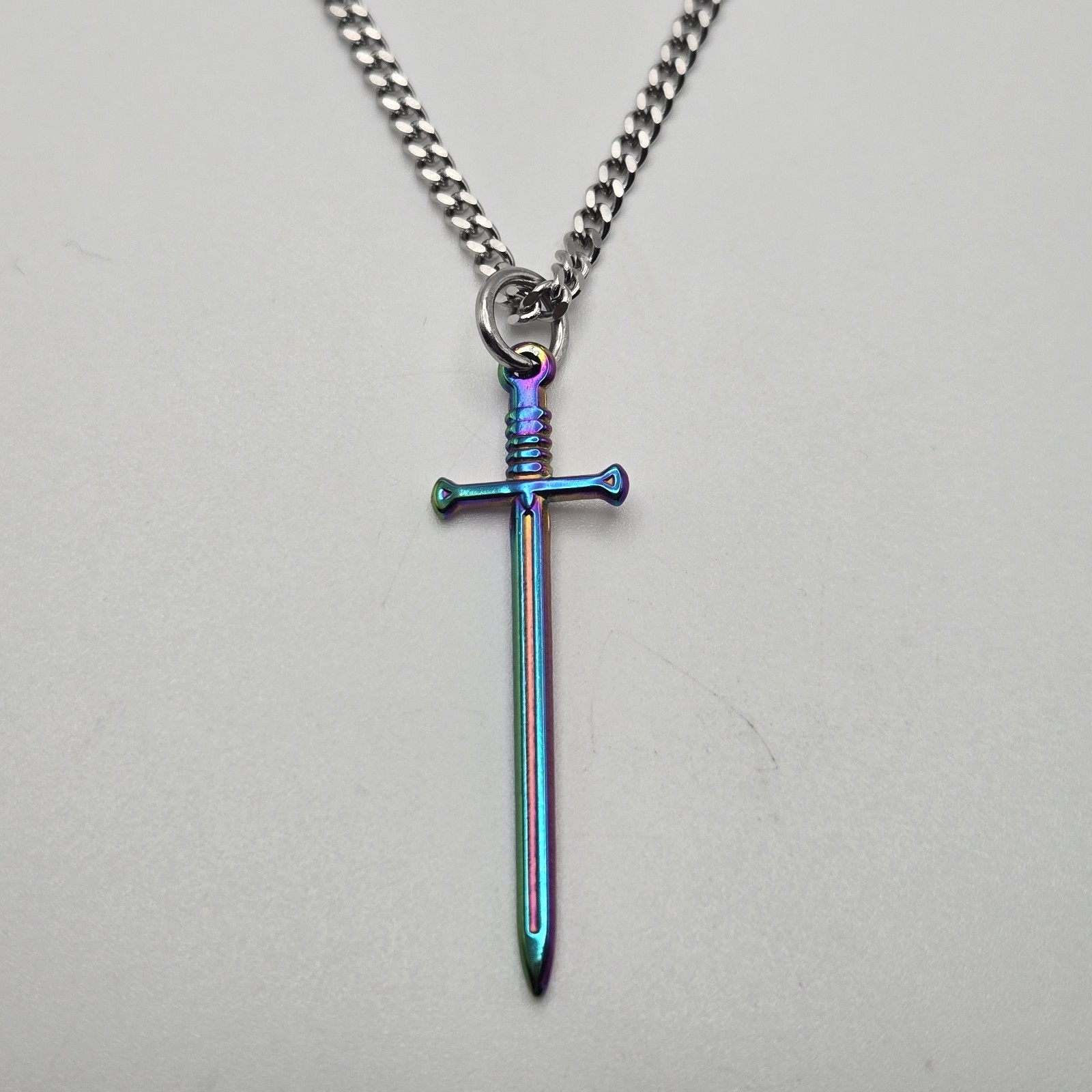 MULTI COLOR SMALL SWORD CHARM / 18″-24″ STAINLESS STEEL CURB CHAIN NECKLACE
