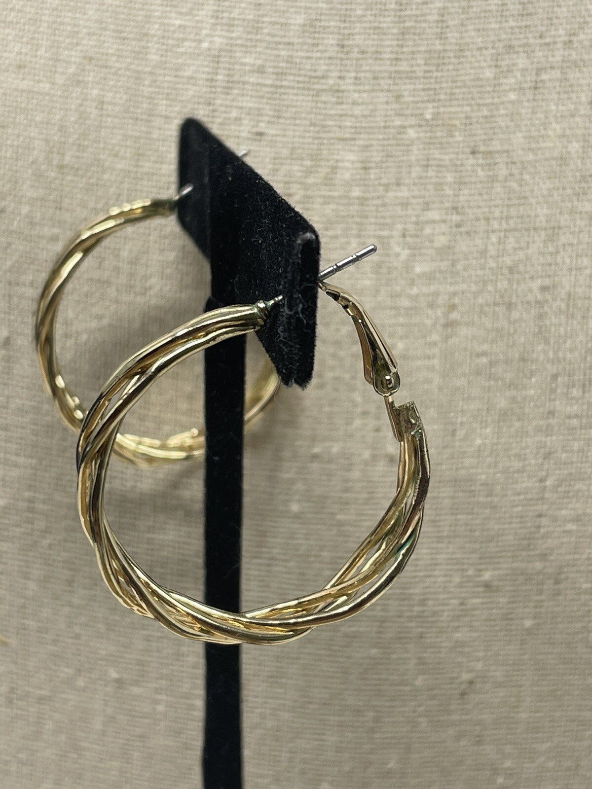 Vintage Gold Tone Lattice Weave Hoop Earrings Interwoven Basket Open Work Latch