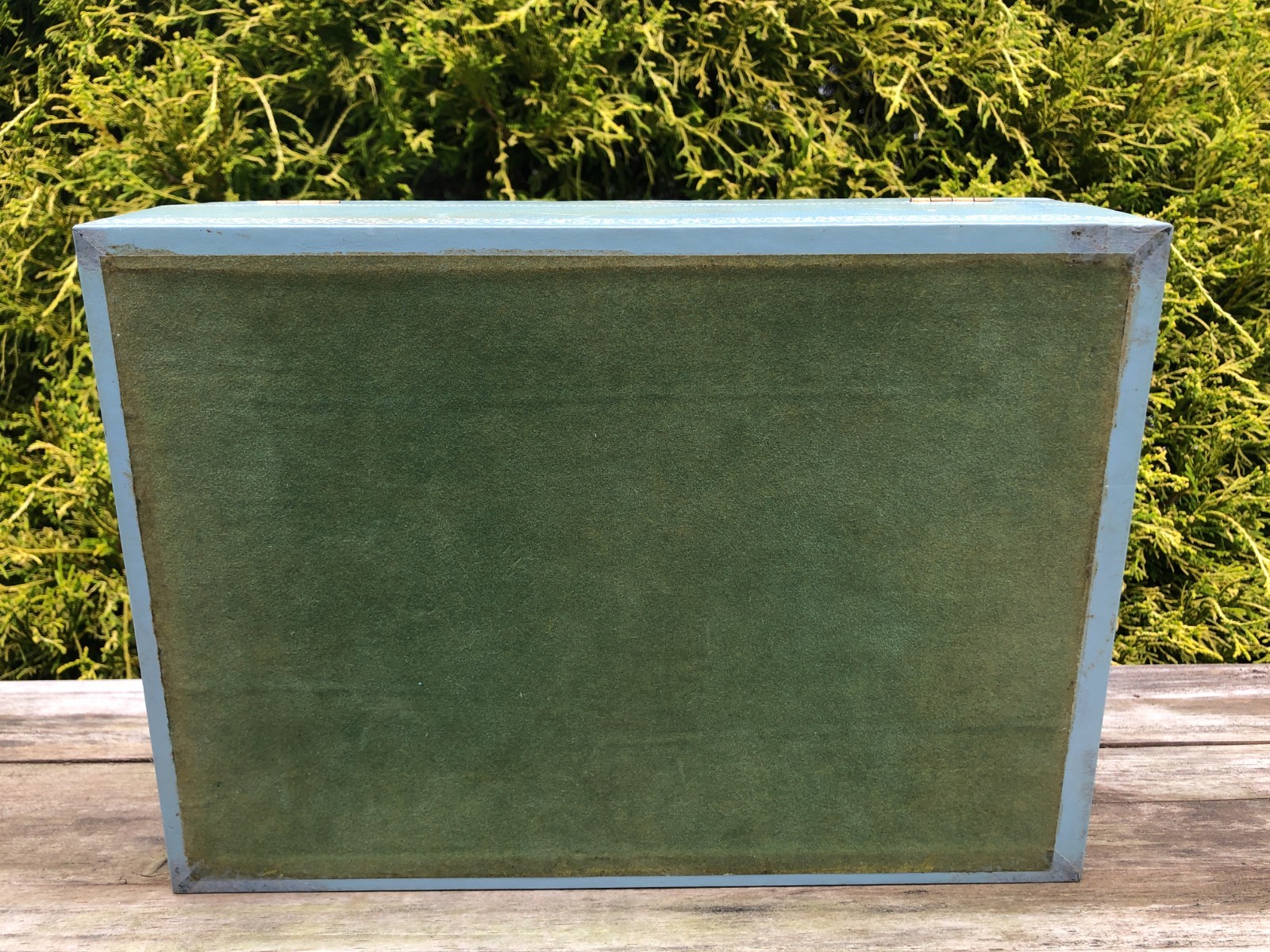 MELE Vintage Jewelry Box Blue with White Filigree Design Along Edges