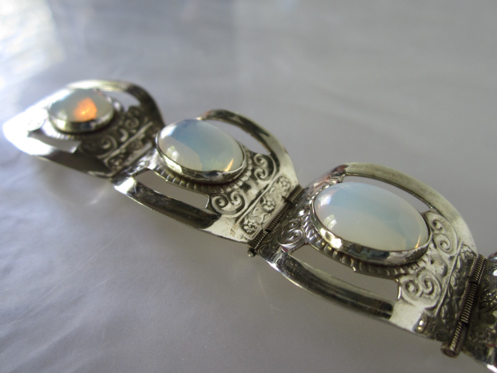 VTG 1960’s TAXCO MEXICO SOLID STERLING SILVER FAUX OPAL / WHITE OPALITE BRACELET