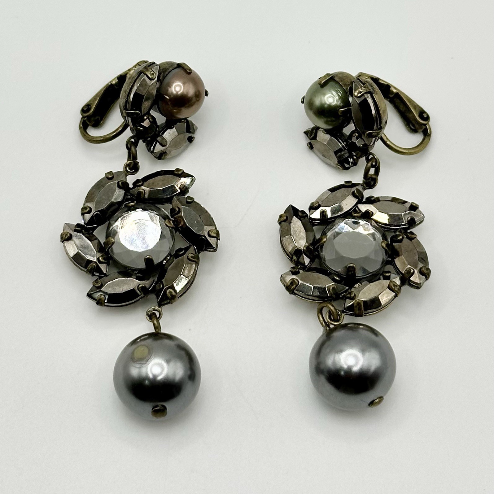 Vintage Avon Acrylic Rhinestone Dangle Clip On Earrings Black Gray Faux Pearl 2”