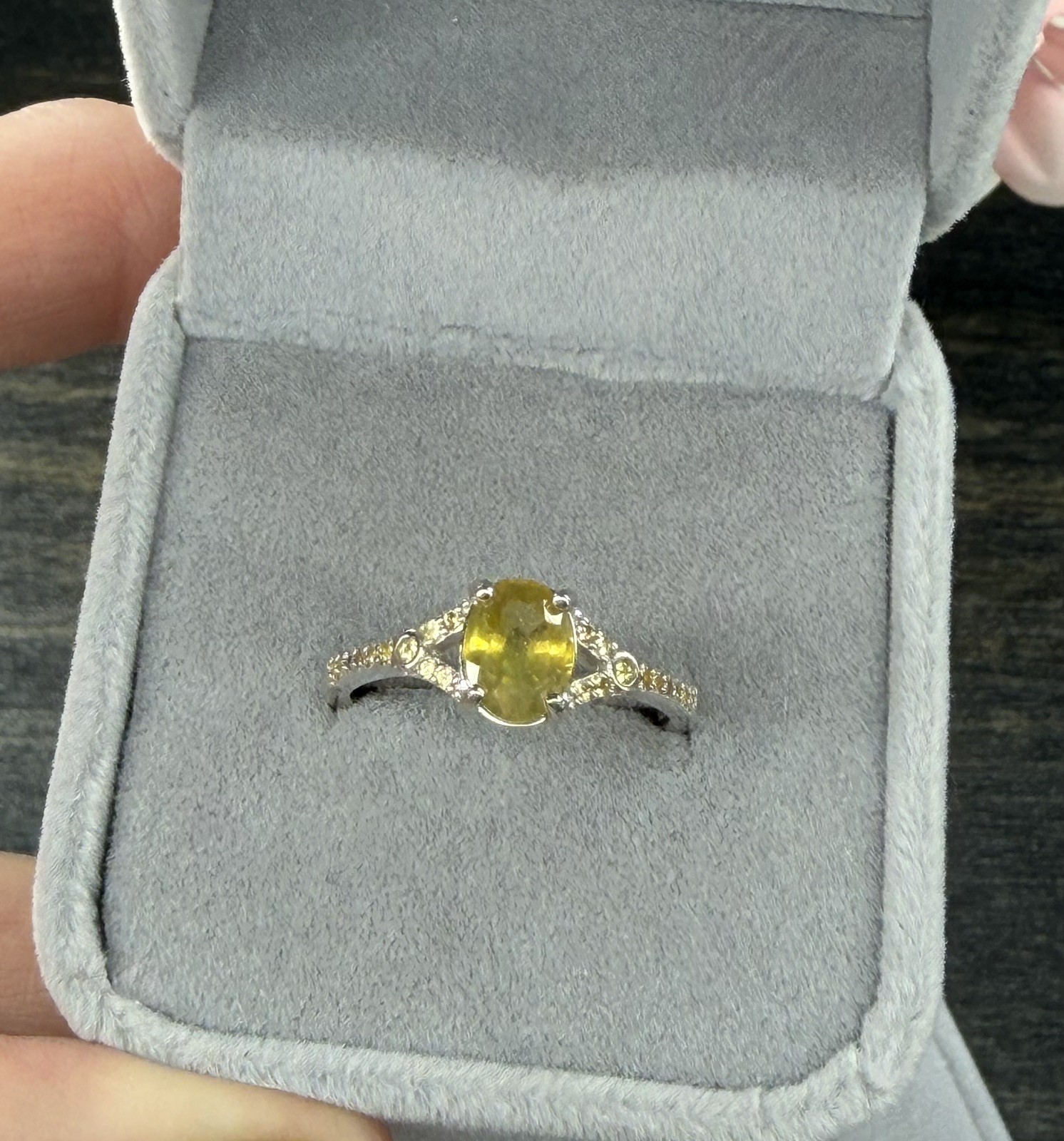 Stunning Natural Yellow Sapphire w/ sapphire accent Ring 925 Sterling Silver sz8