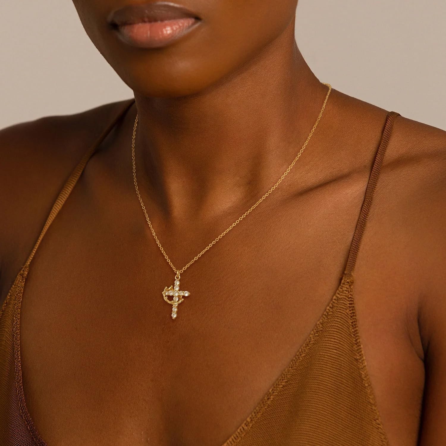 Adjustable Gold Cross Necklace with Gift Box – A Thoughtful Women’s Jewelry Gift