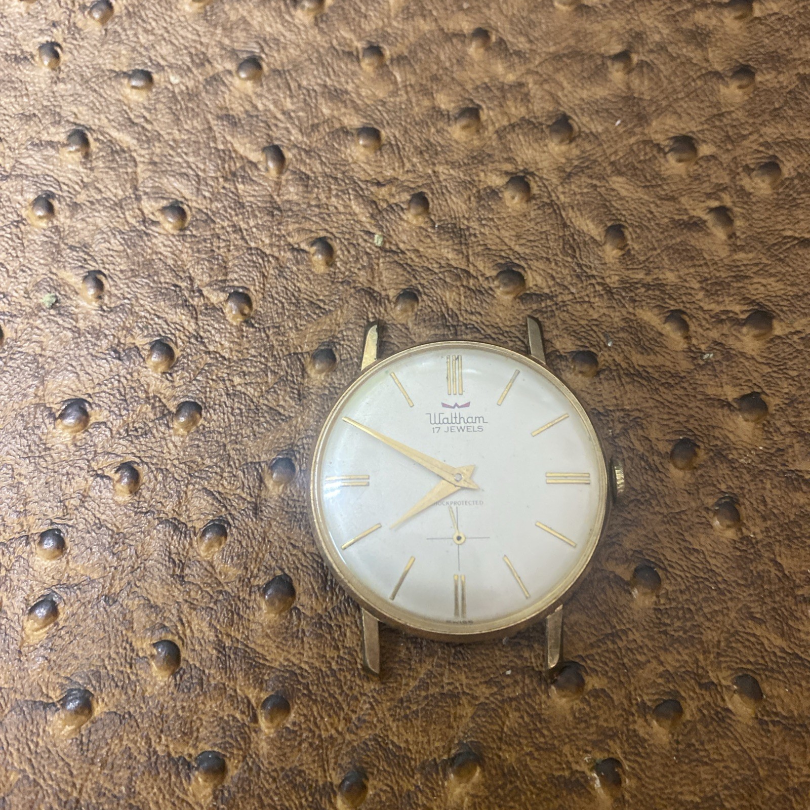 Waltham 17 Jewels Shock-Resistant Manual Wind Watch **** Nice Piece