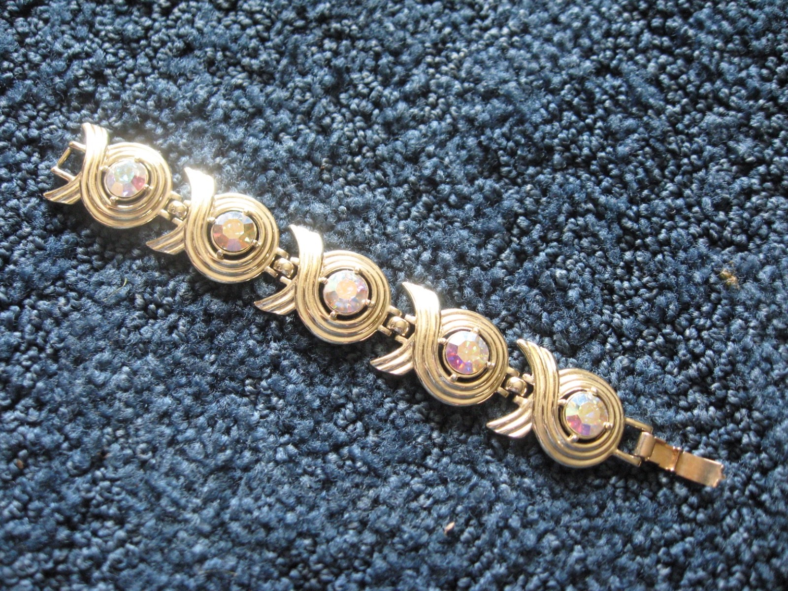 1960- Sarah Coventryi- Rhinestone- Gold Tone Meta Bracelet-signed-7 1/4″L x 1″W-