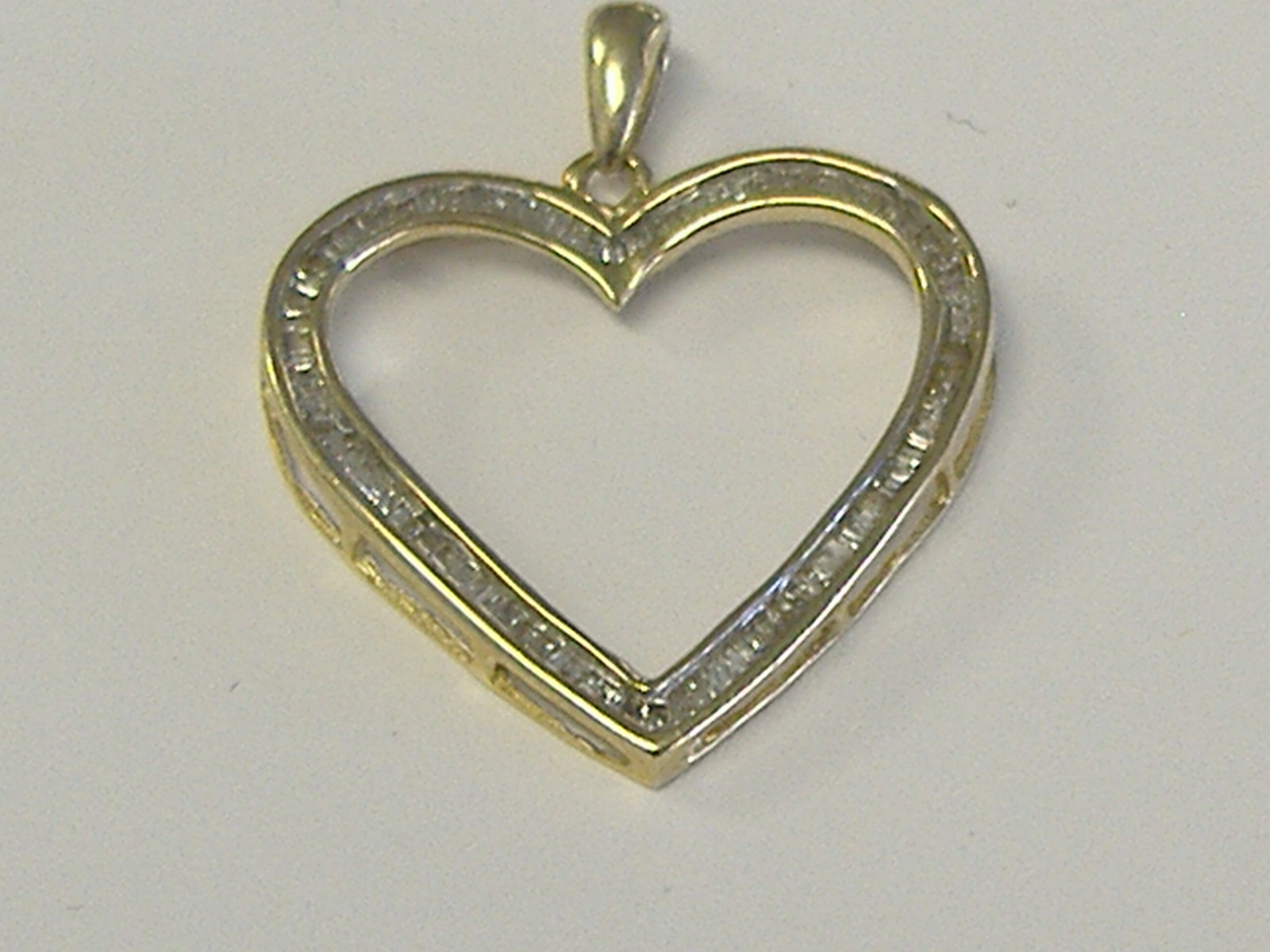 10K SOLID GOLD DIAMOND HEART BAGUETTES PENDANT APPROX. 1 CT TW. SIZE 23MM X 27MM