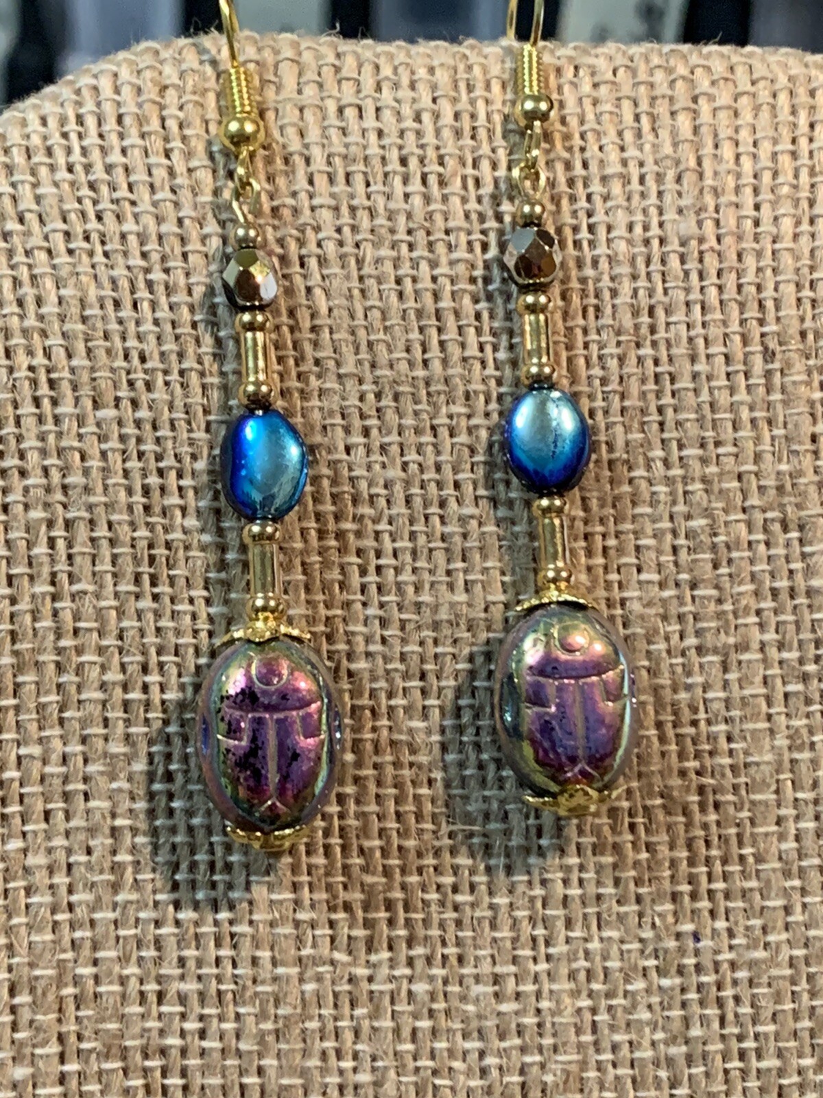 NEW ITEM*VTG.CZECH JET/ROSE GOLD AURORA IRIDESCENT CRYSTAL EGYPT SCARAB EARRINGS