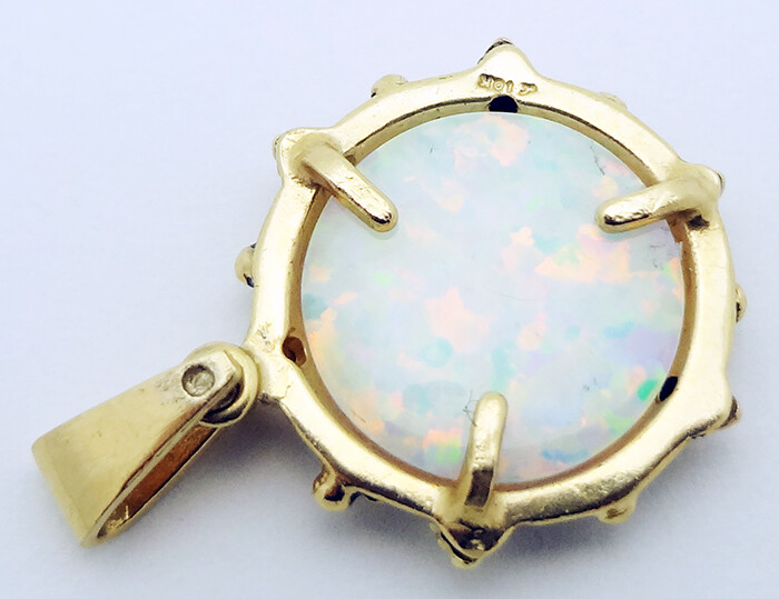 10k Yellow Gold 5/8″ Diameter Pendant with Opal 2.4 Grams