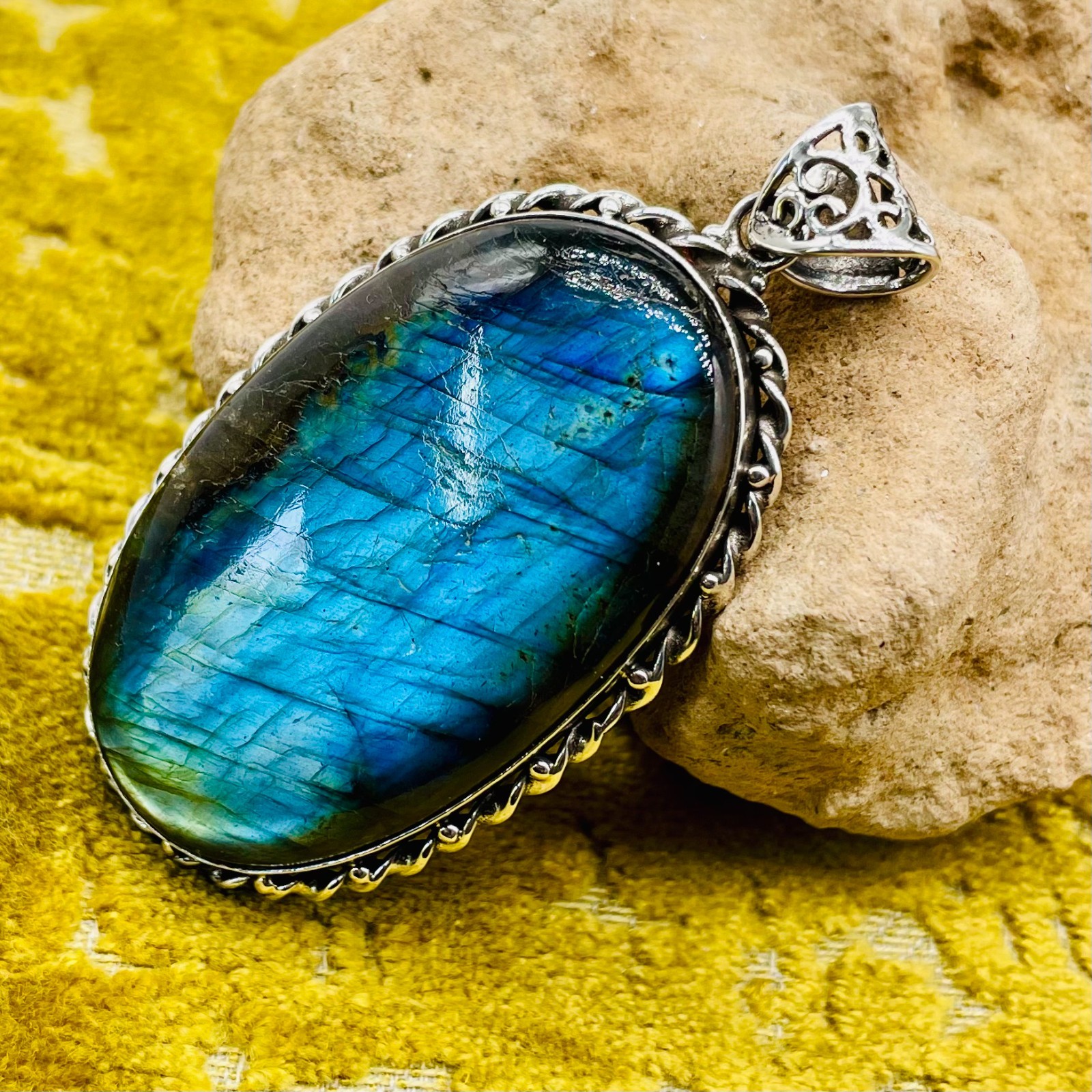 Natural Blue Flash Labradorite Pendant 925 Sterling Silver Oval Boho Statement