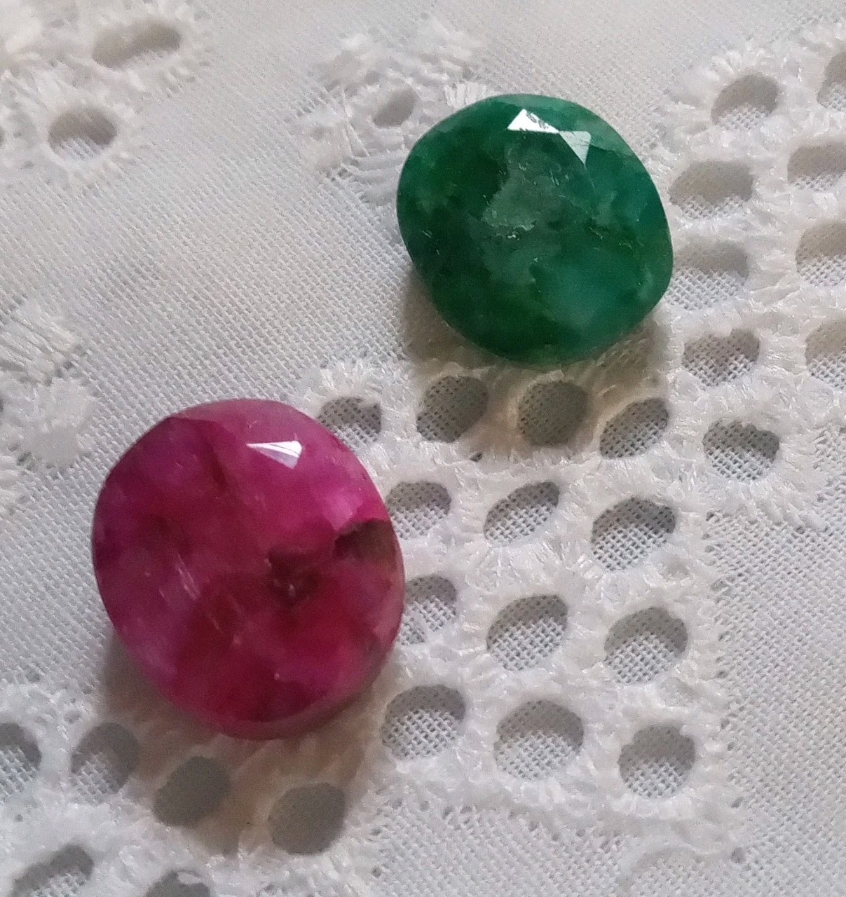 13ct 17x13x5.5mm RUBY Unheated/8.5ct 15x12x5.5mm EMERALD OVAL CUT & NATURAL