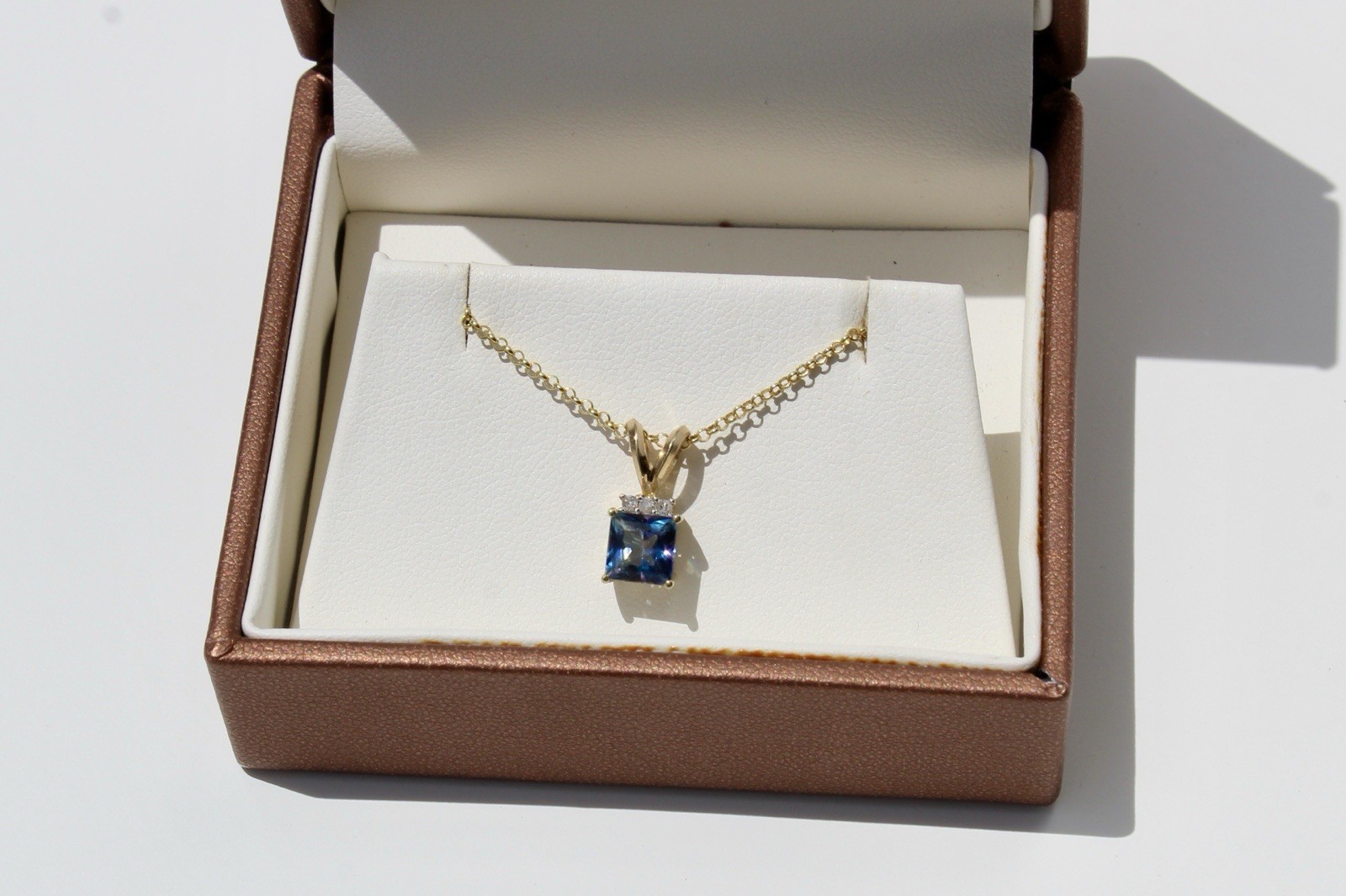 Alexandrite & Diamond Pendant, 1.37 Carats 10K Gold