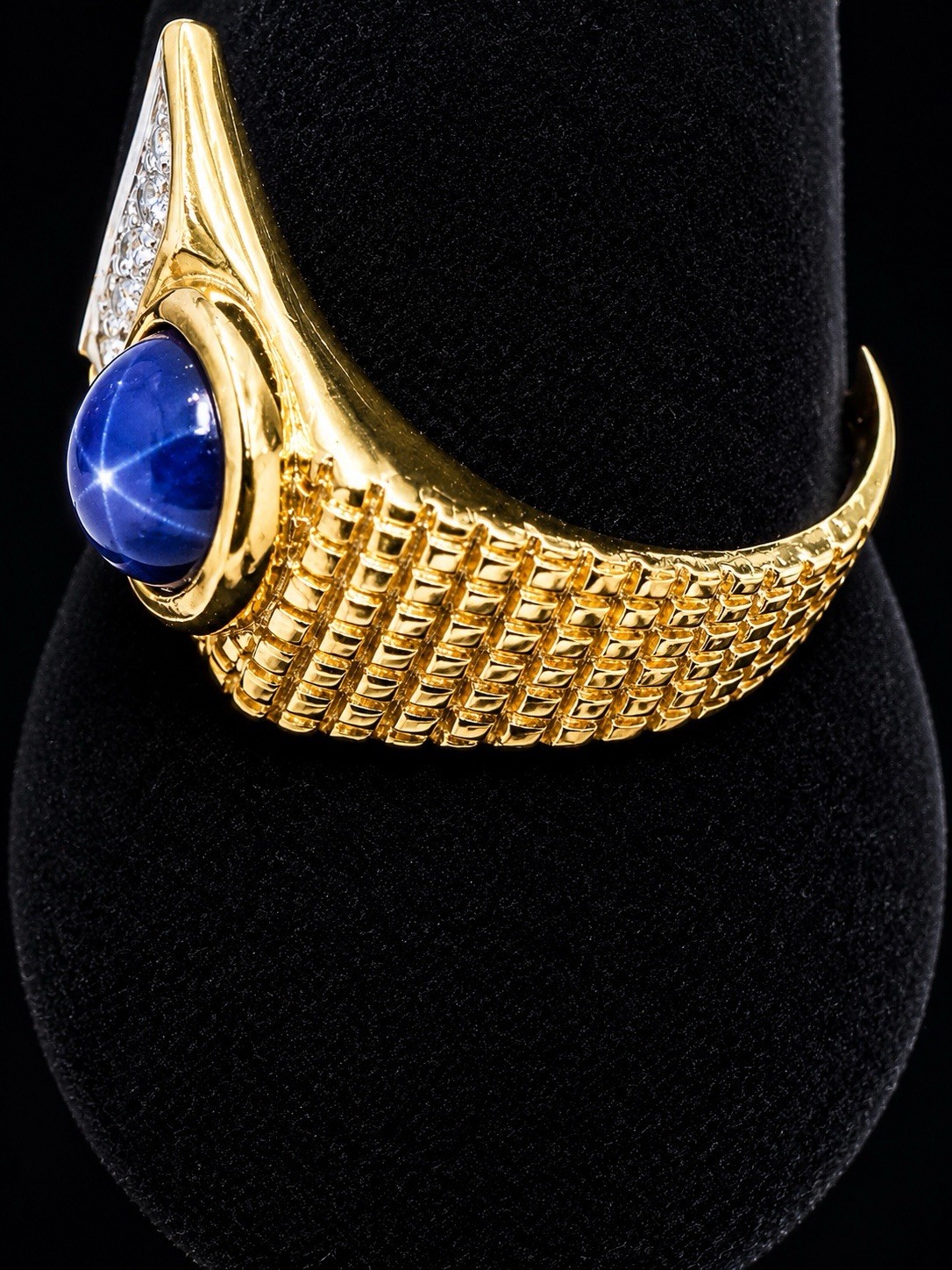 Vintage Men’s 14K Yellow Gold Linde Blue Star Sapphire Cabochon & Diamond Ring