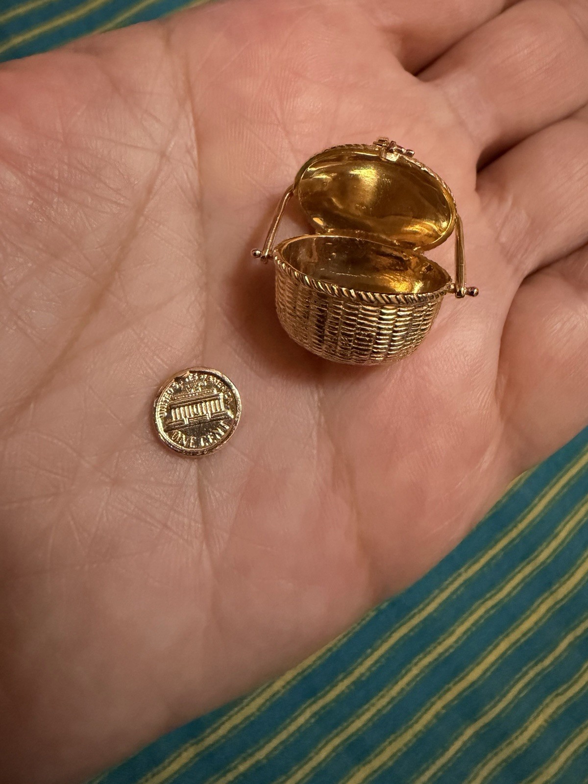 Chatham jewelers solid 14 karat gold Nantucket basket charm