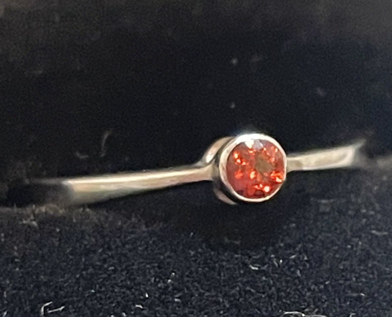 LADIES GARNET SINGLE STONE ARGENTIUM 93.5% 935 SILVER ESTATE RING SIZE 6 1.5GRAM