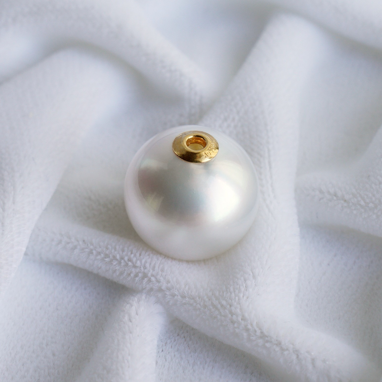 Big 13.7mm Round White South Sea Loose Pearl, Full-Drilled, 18K Yellow Gold