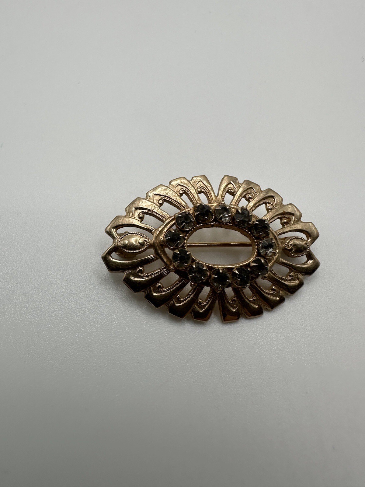Vintage Gold Ornate Rhinestone Oval Brooch 3.6cm JB15