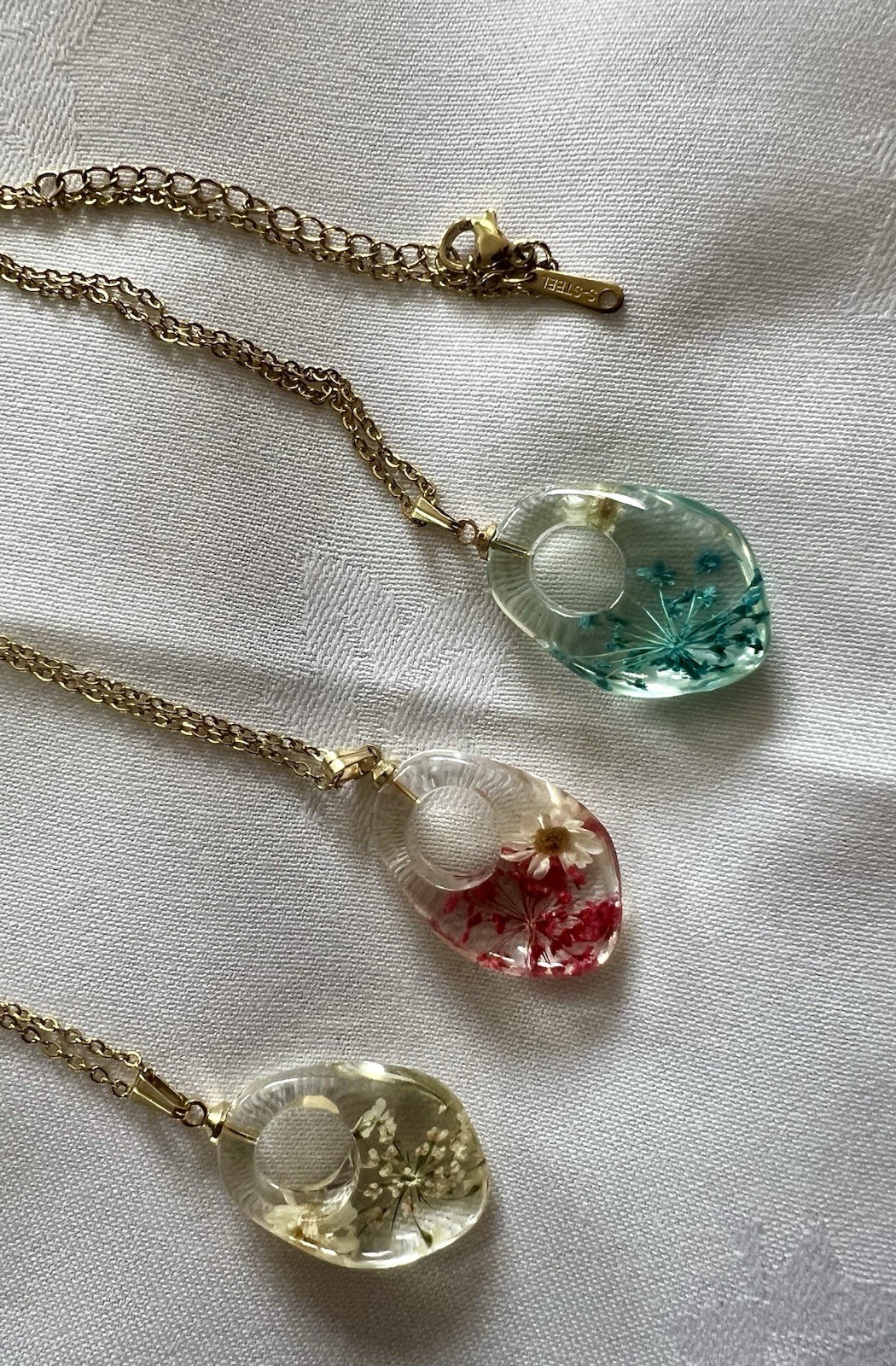 1 Handmade flower Resin Pendant With Silver /Gold Plated Chain – Summer Fashion