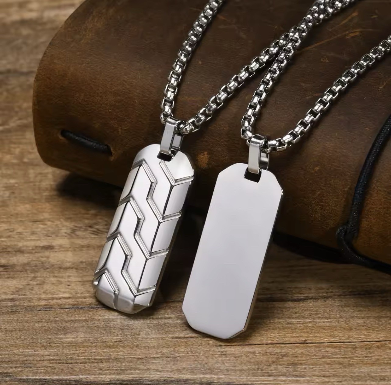 Men’s Silver Stainless Steel Necklace with Geometric Pattern, 60cm.
